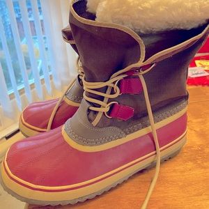 Sorel women’s waterproof snow-boots size 10